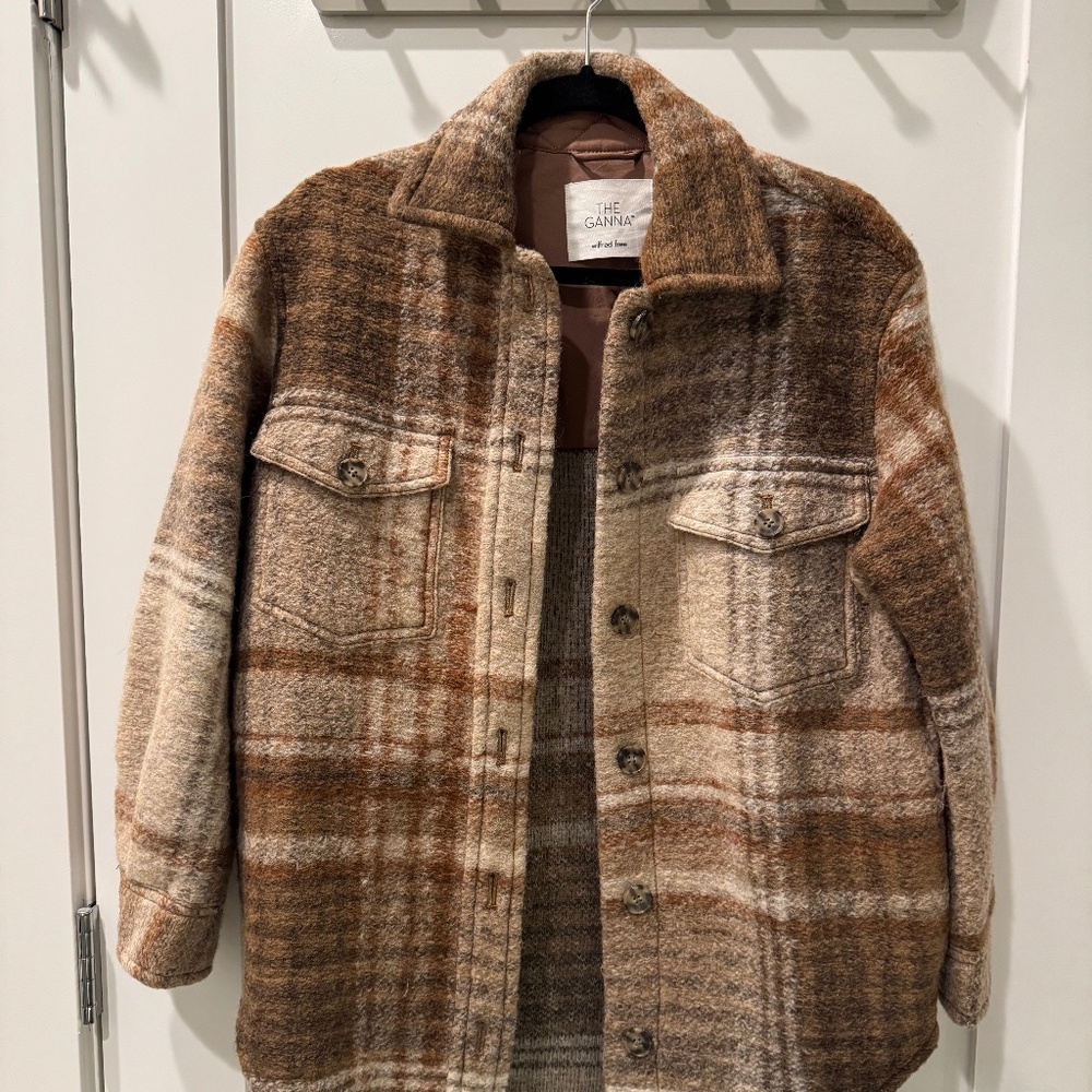 Aritzia The Ganna Shirt Jacket in XS